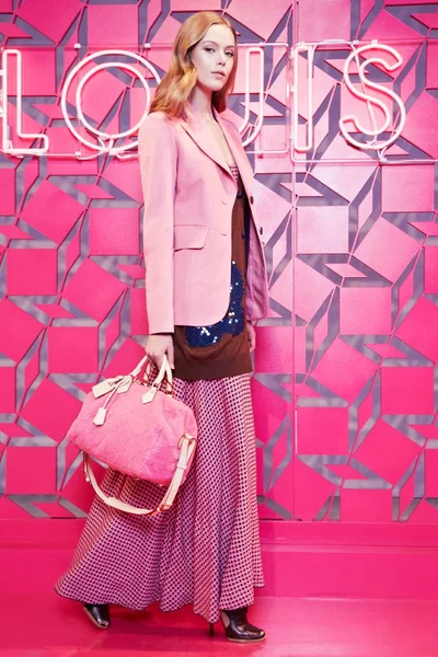 Look 16